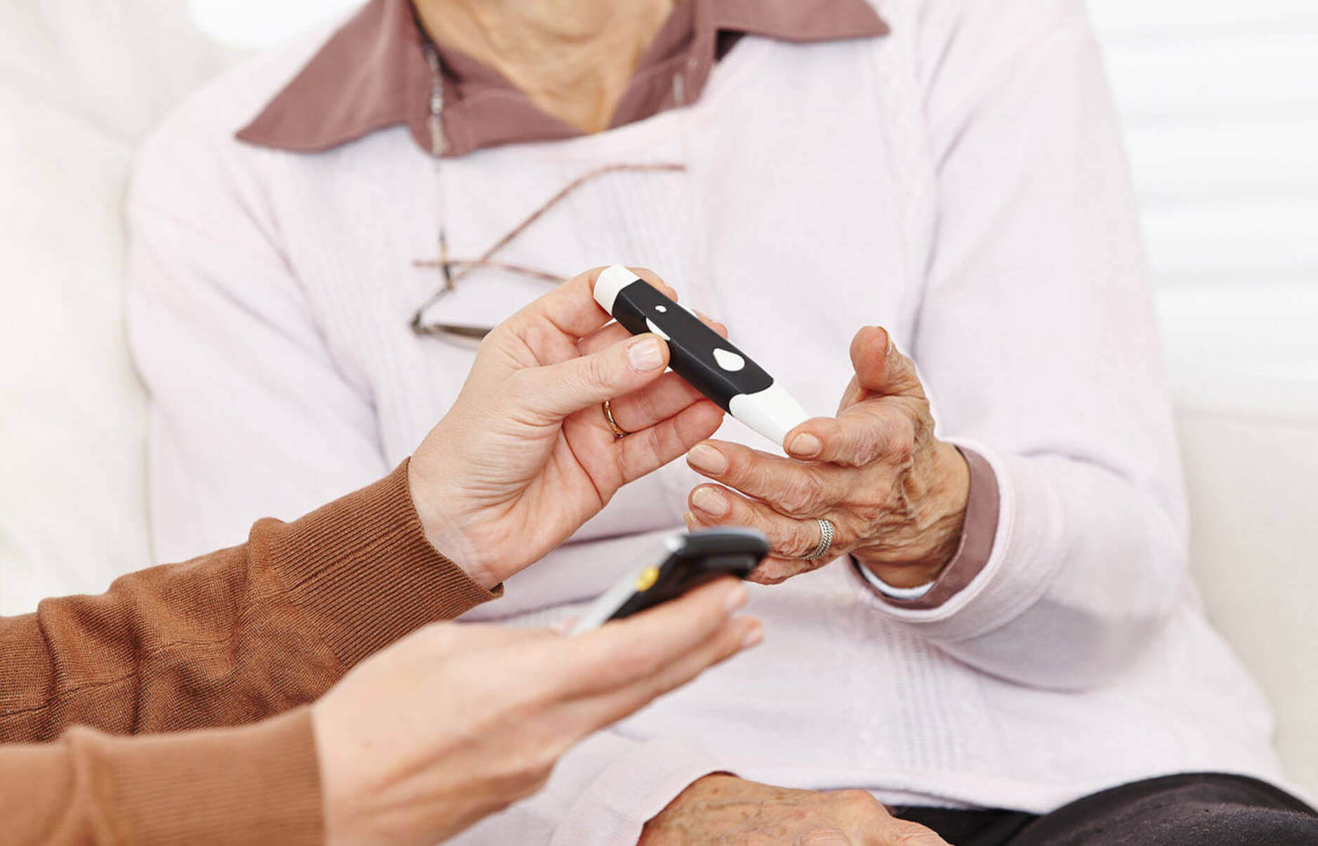Sprawdź co musisz wiedzieć o cukrzycy pracując jako opiekunka seniora